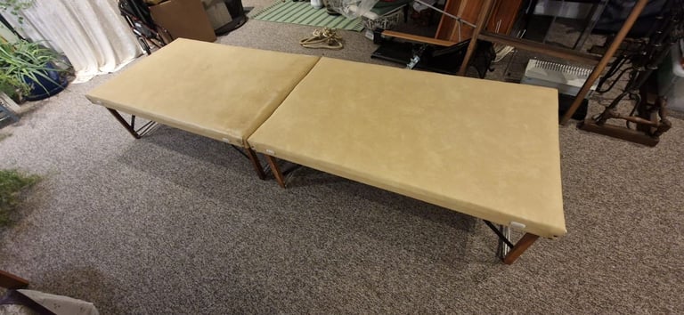 Vintage Marsh Couch Professional Treatment Massage Table – Foldable, Portable, Clinic-Grade