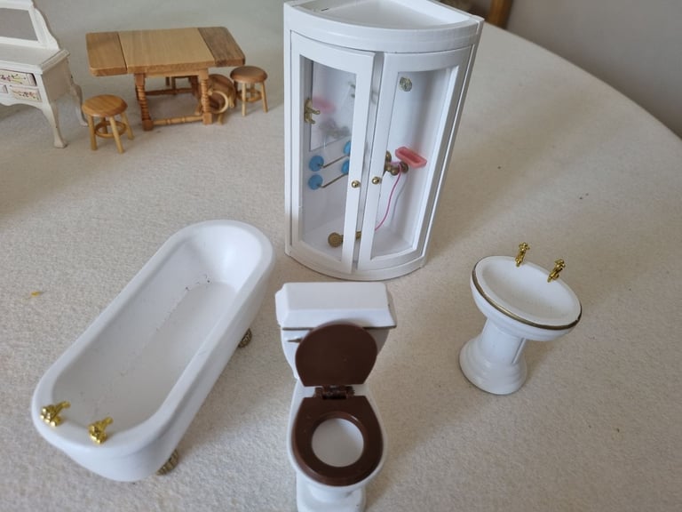 Dolls house furniture. 