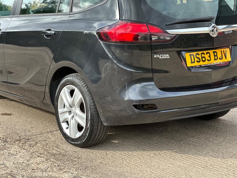 2013 Vauxhall Zafira Tourer 1.8 16V Exclusiv Euro 5 5dr Petrol