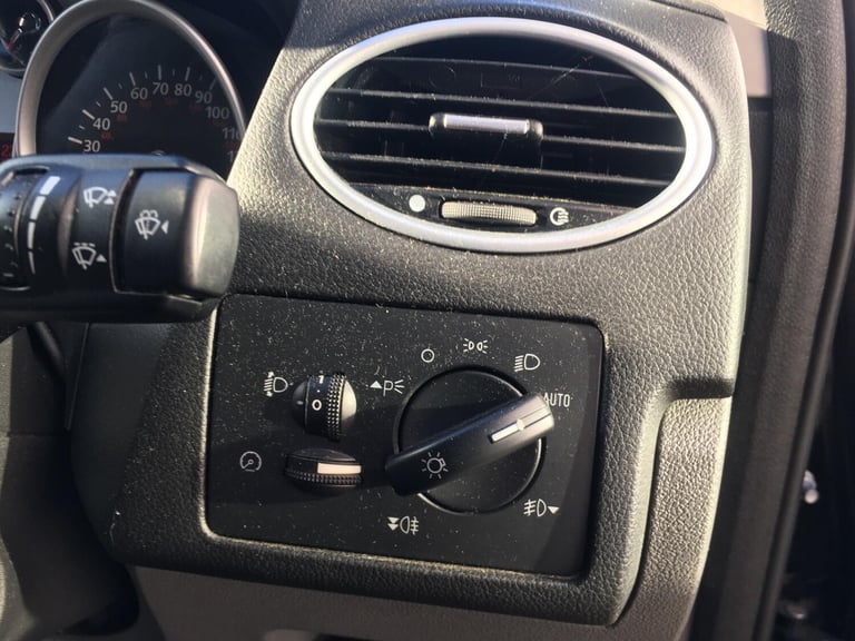 2010 Ford Focus 1.6 Titanium 5dr HATCHBACK Petrol Automatic