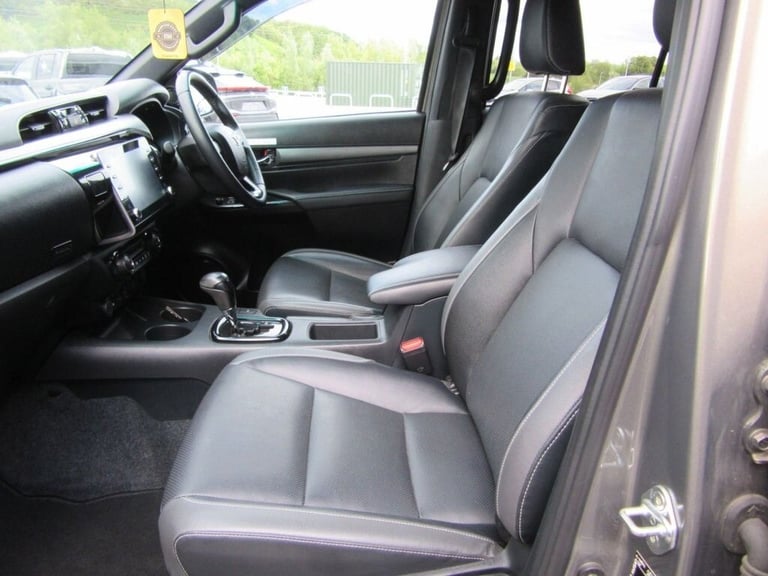2024 Toyota Hilux 2.8 D-4D Invincible X Pickup Double Cab 4dr Diesel Auto 4WD Euro 6 (s/s) (2 PIC...