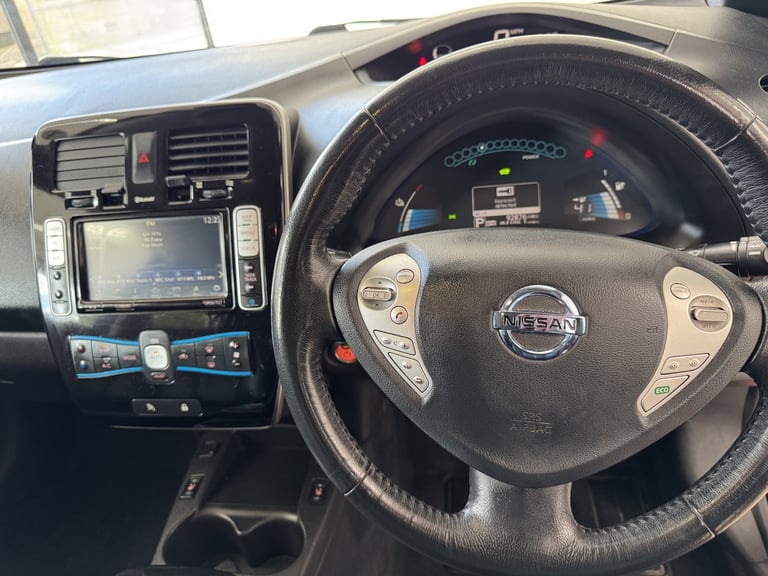 NISSAN LEAF 30kWh Tekna Red Auto Electric 2017