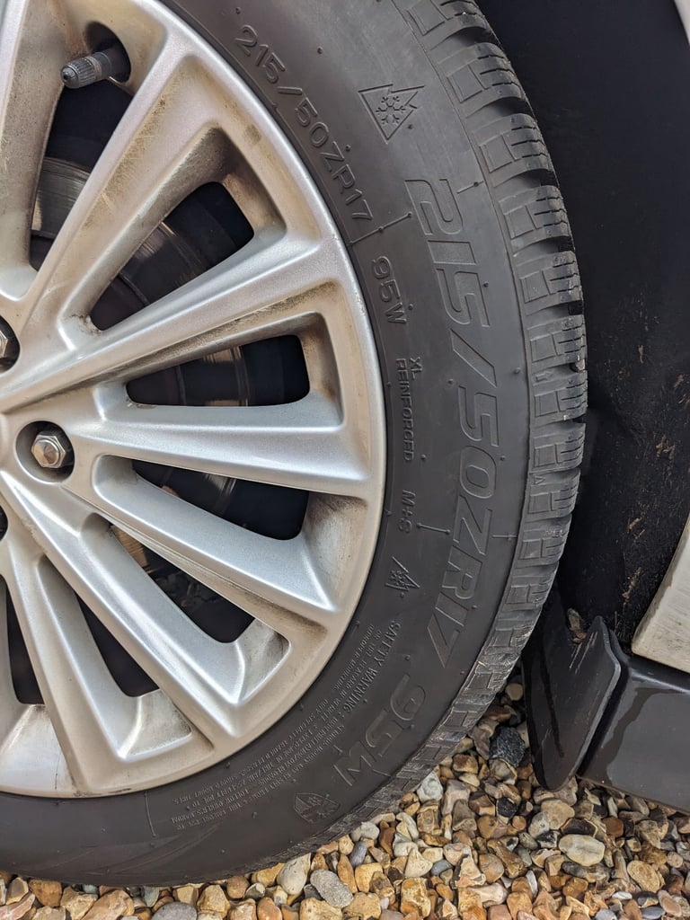 Winter tyres X4 215/50R17 