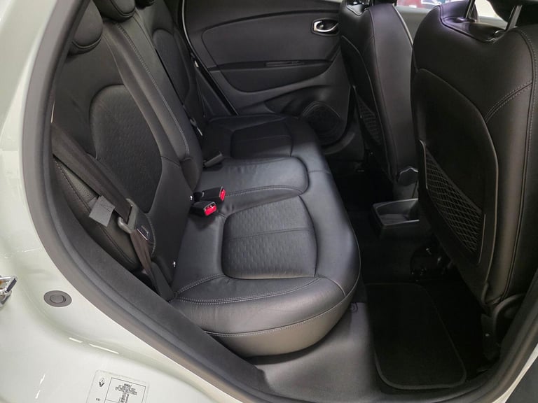 RENAULT CAPTUR 1.2 Signature X Nav TCe White Petrol 2017 WARRANTY 12 MONTHS MOT