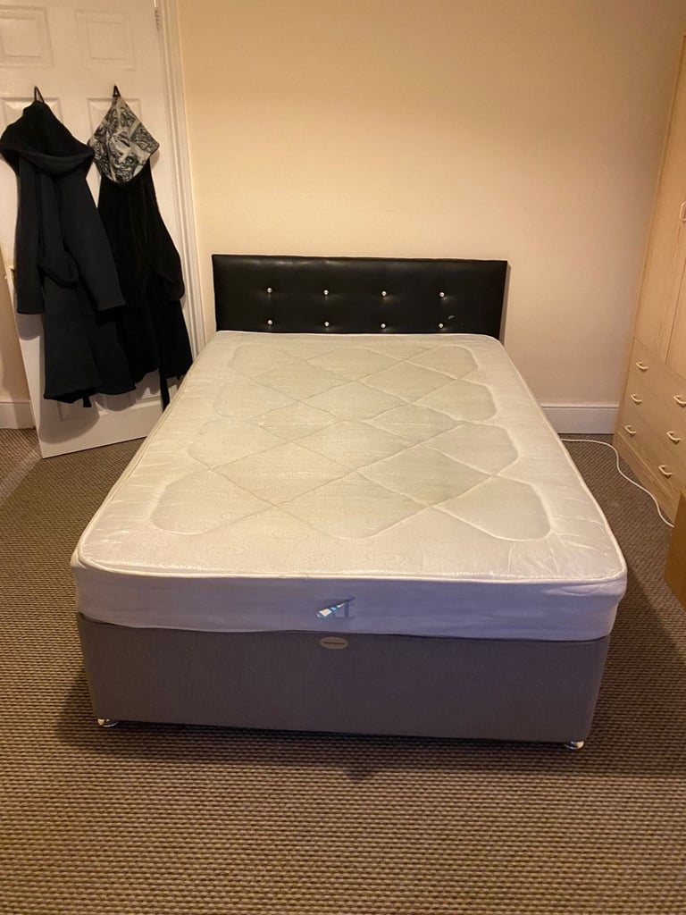 Double storage bed with mattress for £125(we can deliver)