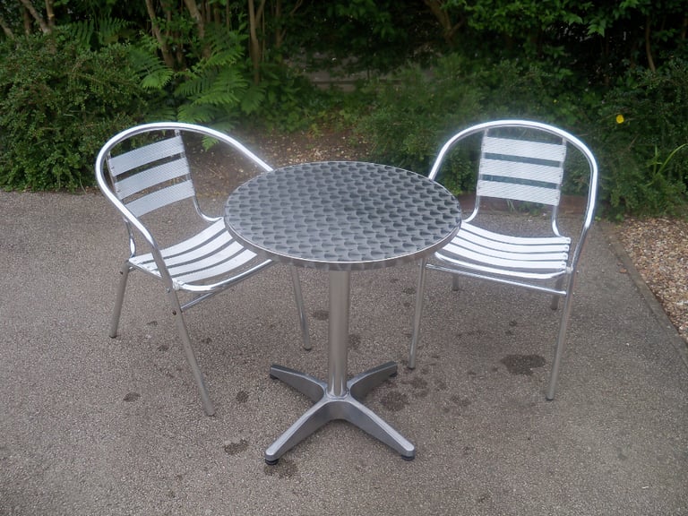 Garden table and 2 stacking chairs (aluminium)