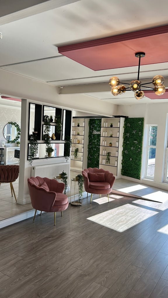 image for Therapy/Beauty/Office Room to rent in Walton Road L4