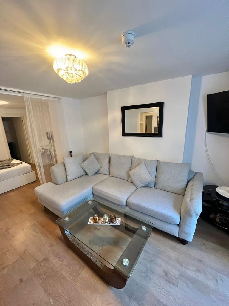 Lovely Large Studio Hove £1000 Short / Long Term 