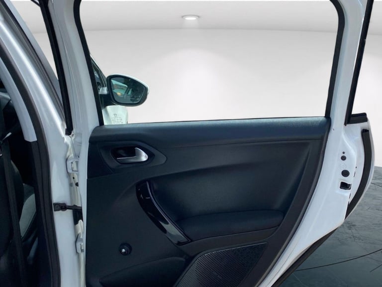 2015 Peugeot 2008 1.2 PureTech Access Euro 6 5dr (A/C) Petrol