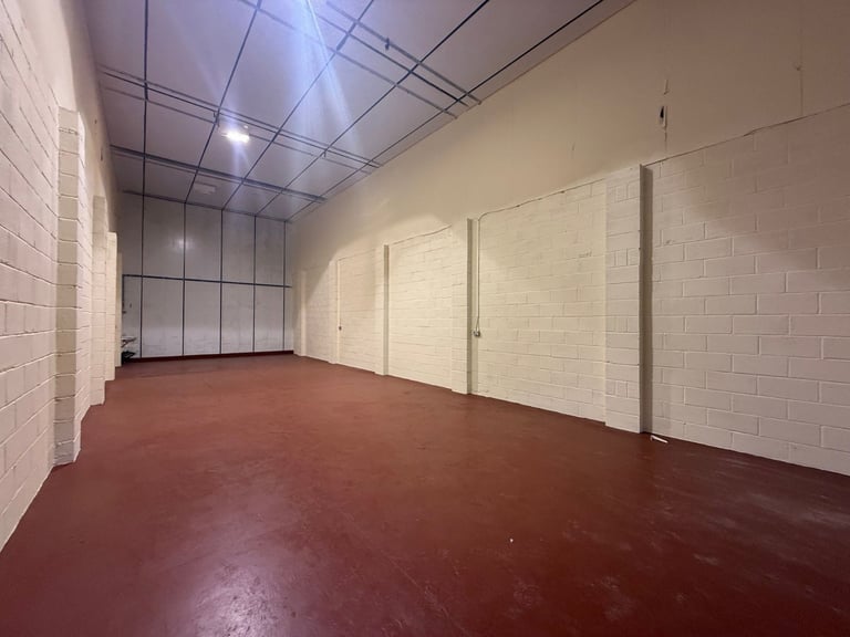 Unit to let in Rhyl. Suitable for Storage, Motortrade, Workshop. Rent £205 per week (NO VAT)