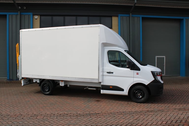 RENAULT MASTER ADVANCE 150BHP 4.1 METER LUTON VAN WITH TAIL LIFT BRAND NEW MODEL