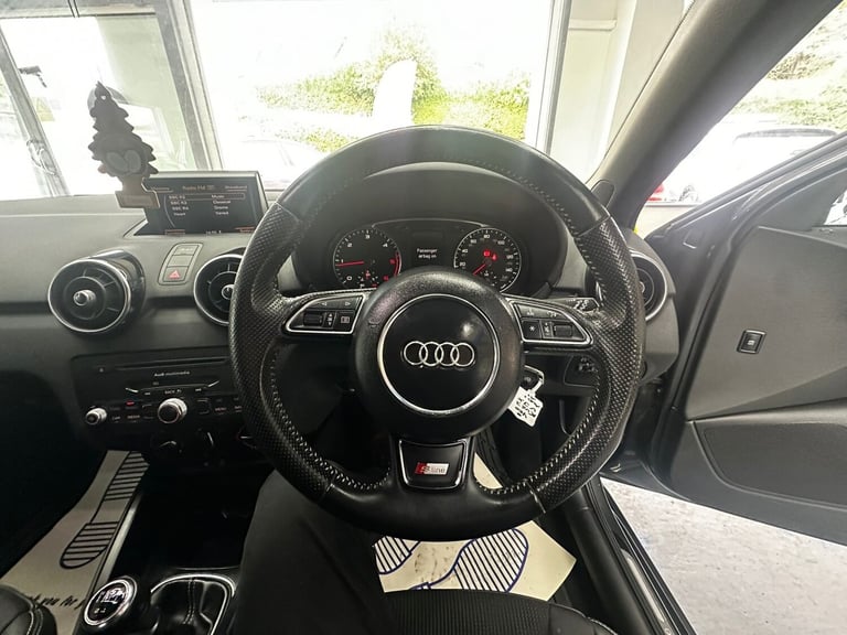 AUDI A1 1.6 TDI S line 2013