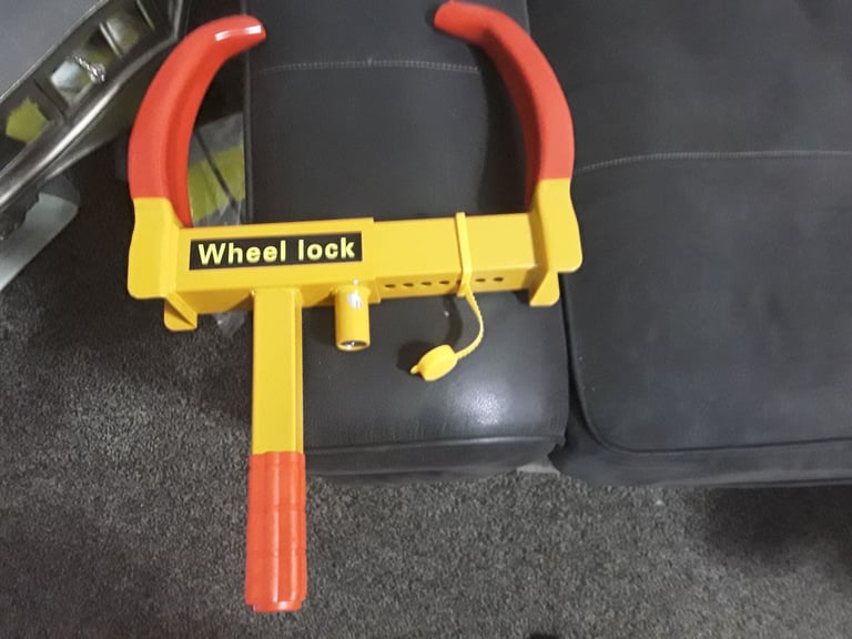 image for Wheel clamp as 2 keys extendable for wheel size protect your vehicle brand new 