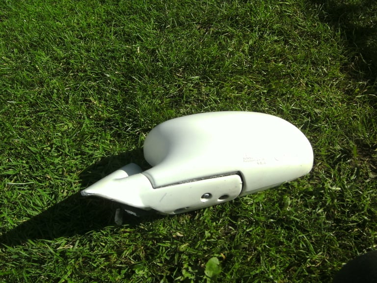 ONE,USED,GOOD COND,RARE TOYOTA MR2 WHITE ELECTRIC MIRROR,C/W WIRE/PLUG,TINTED GLASS ETC