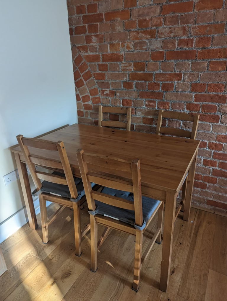 Simple wooden dinning table & 4 dinning chairs (cushions included)