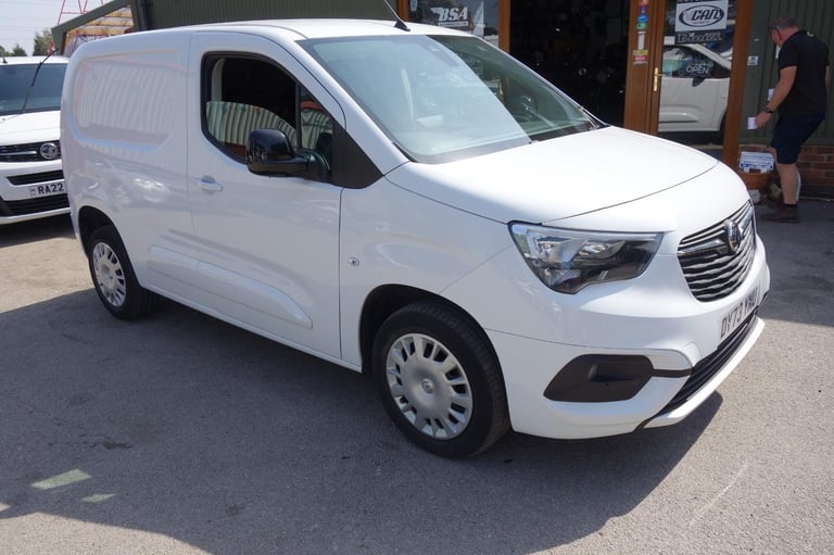 image for Vauxhall Combo 2300 1.5 Turbo D 100ps H1 Pro Van DIESEL MANUAL 2023/73