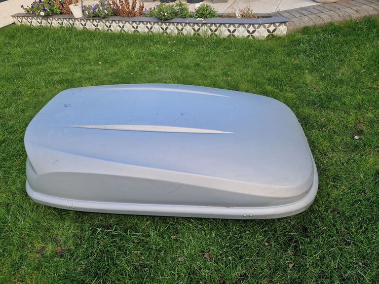 Large car roof box
