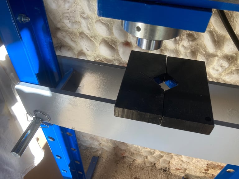Almost new 20 ton Hydraulic Press for sale