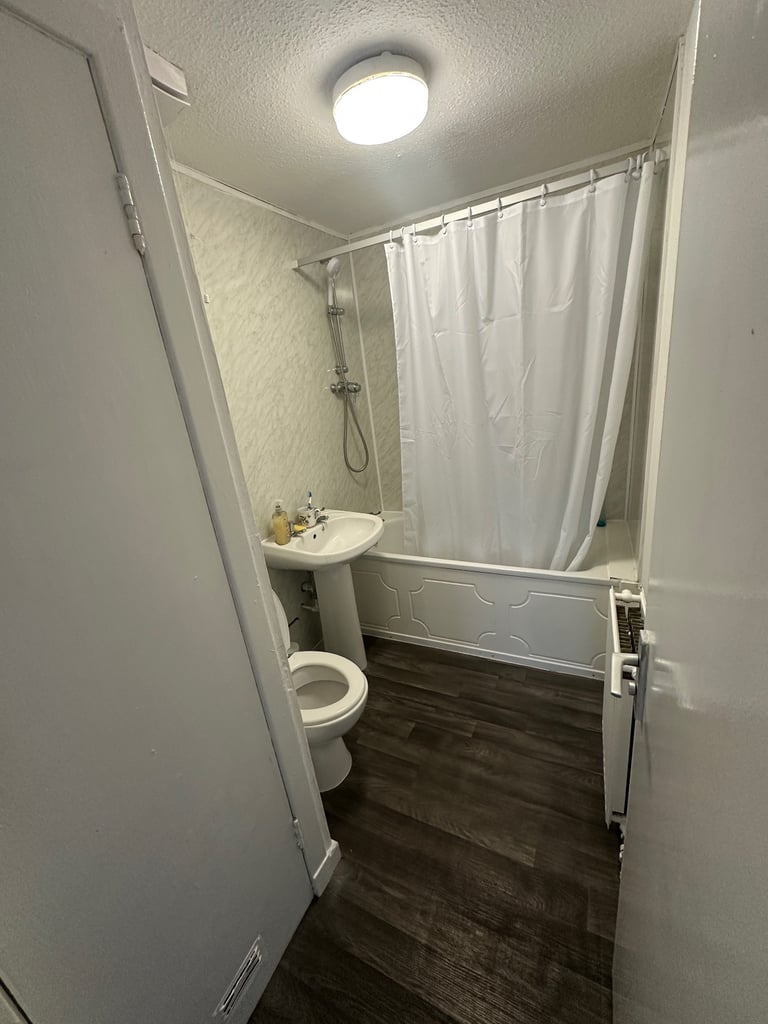 FURNISHED 2-bedroom ALL UTILITIES INCLUDED or Double/Twin Rooms Bridgeton G40 Glasgow Green Park