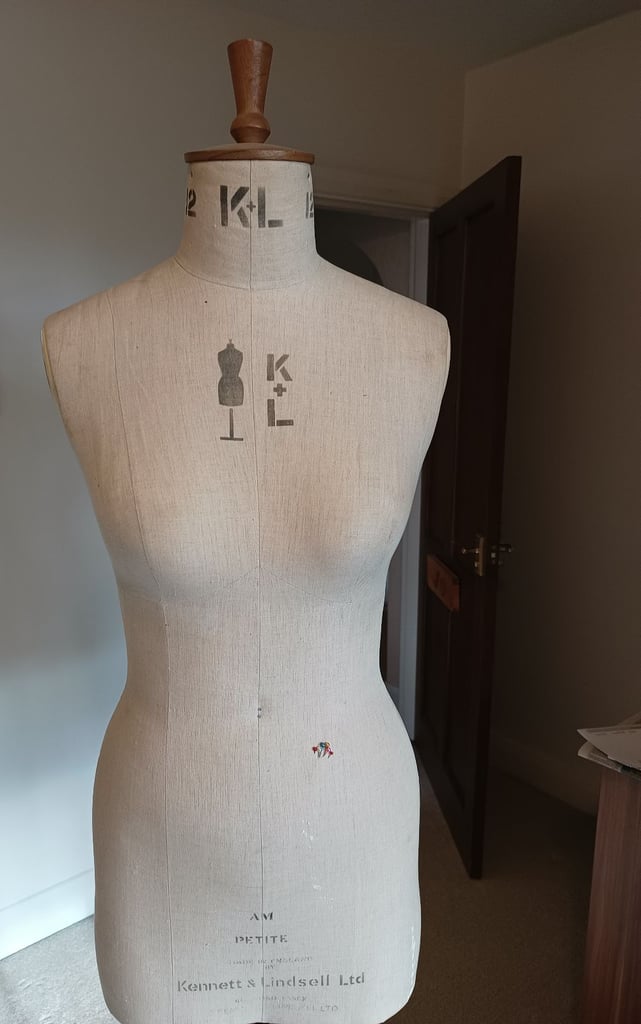 K+L Kennett & Lindsell type mannequin - BSA Model Size 12