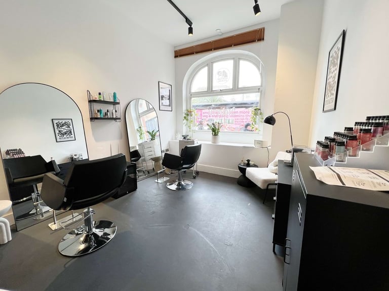 Beauty Room | Salon | Creative Space | Office | Commercial Unit in Hackney Central E8