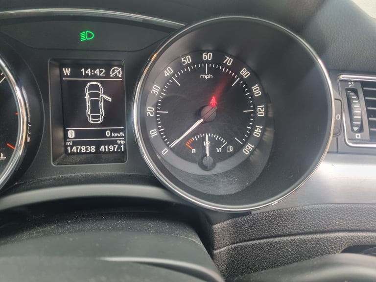 Skoda, SUPERB, Hatchback, 2014, Manual, 1968 (cc), 5 doors