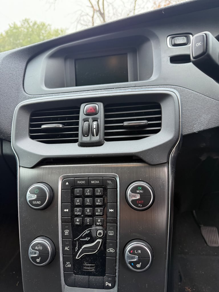 Volvo, V40, Hatchback, 2015, Manual, 1969 (cc), 5 doors