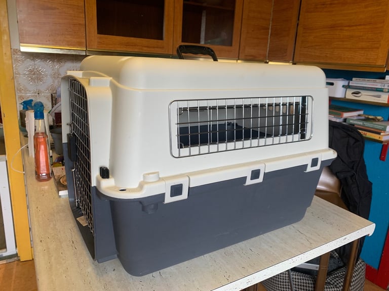 Barkshire medium IATA approved dog travelling crate