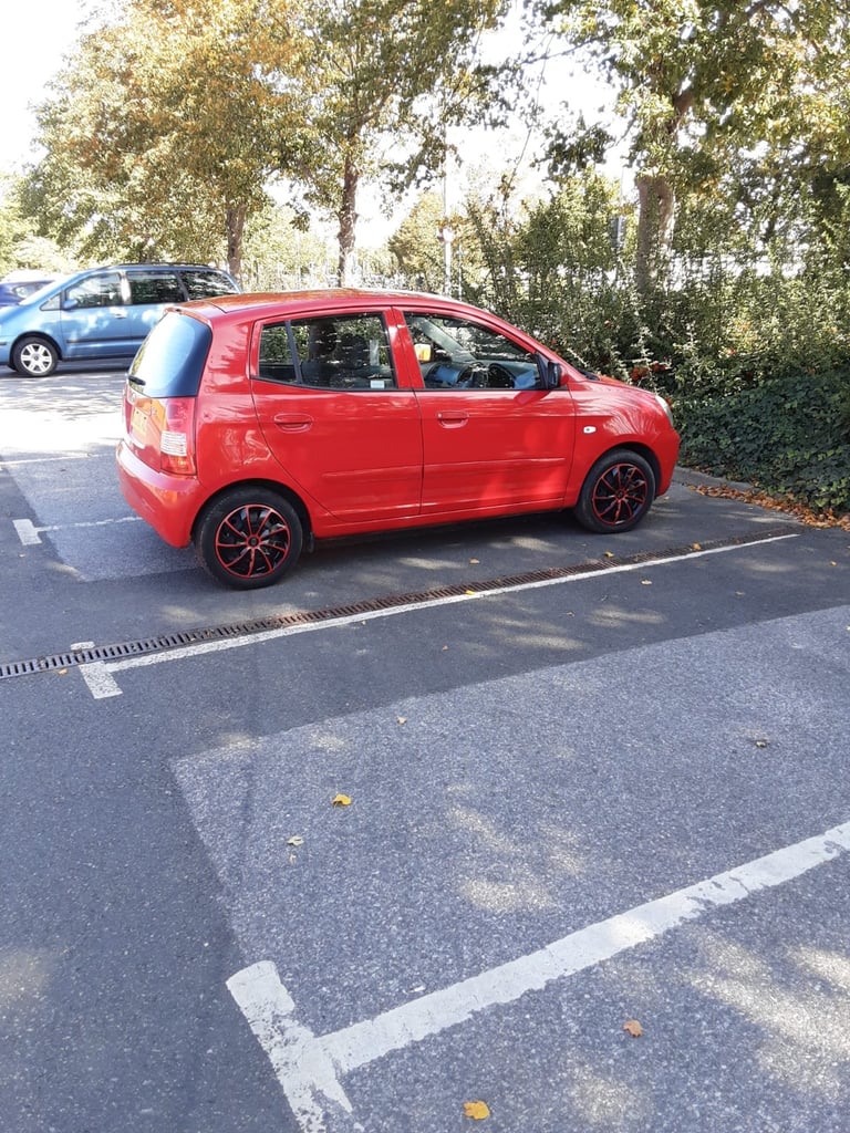 Kia Picanto LX with 2 keys, long mot, extensive service history,A/C,free to use in clean air zones! 