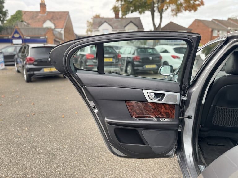 2012 Jaguar XF 3.0d V6 Luxury Saloon 4dr Diesel Auto Euro 5 (240 ps) Saloon Diesel Automatic