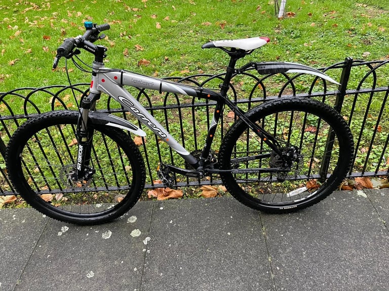 Lovely adult hybrid Carrera bike 27.5 wheel size in very good condition 