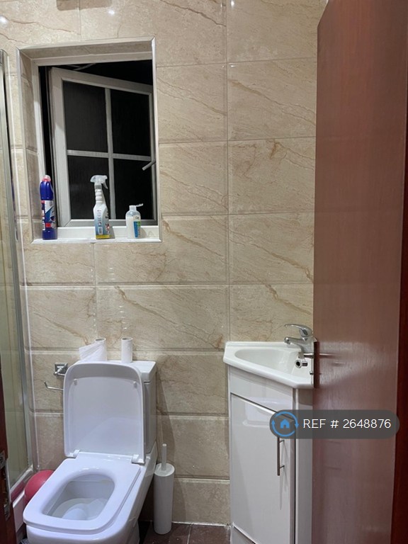 1 bedroom in Leyswood Drive, Greater London, IG2 (#2648876)