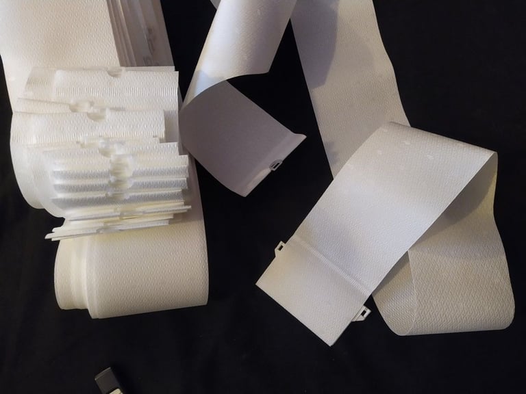 image for White Vertical Blind Slats And Weights (20+ In Total, Price Is For All)