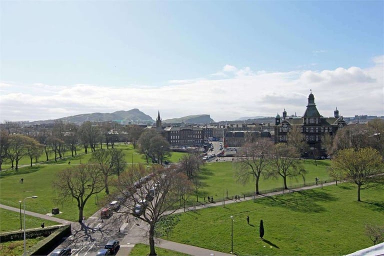 LOVELY TWO BEDROOM, TWO BATHROOM FLAT IN LEITH LINKS