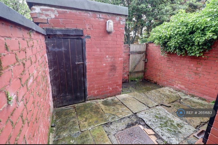 2 bedroom house in Ripponden Road, Oldham, OL1 (2 bed) (#2651683)