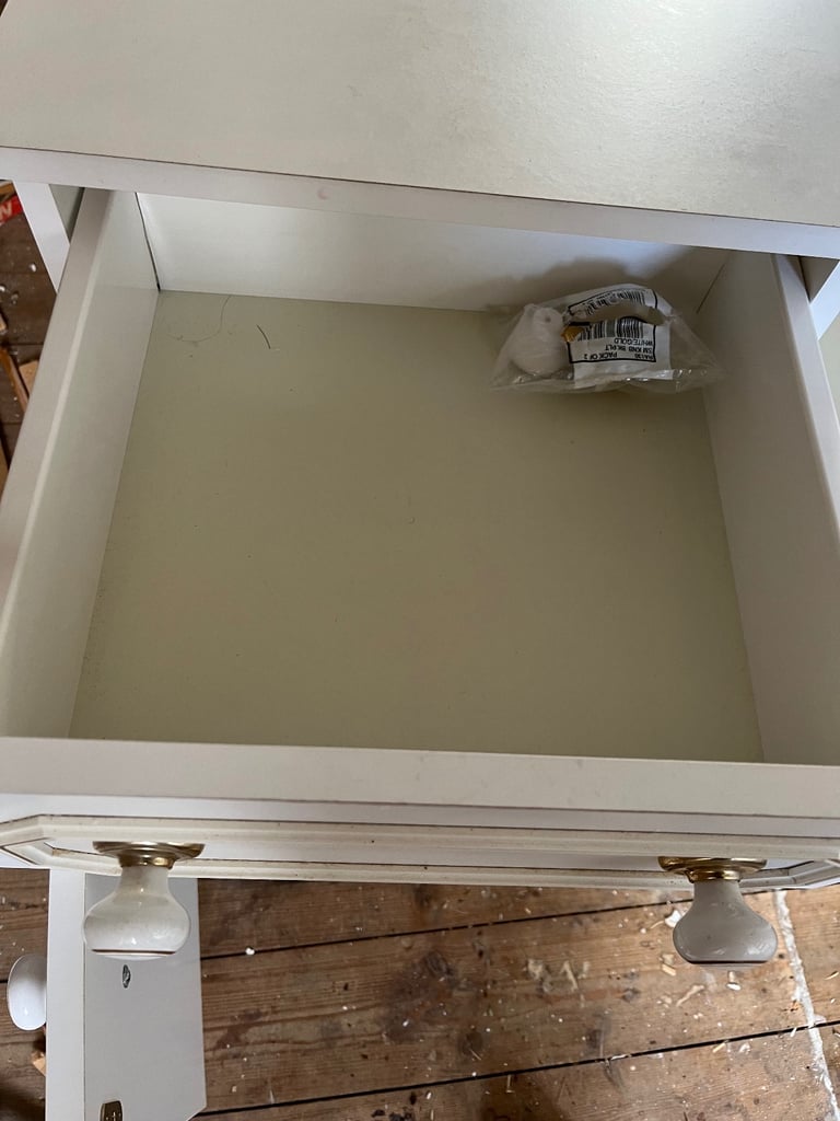 2x White Bedside Cabinets
