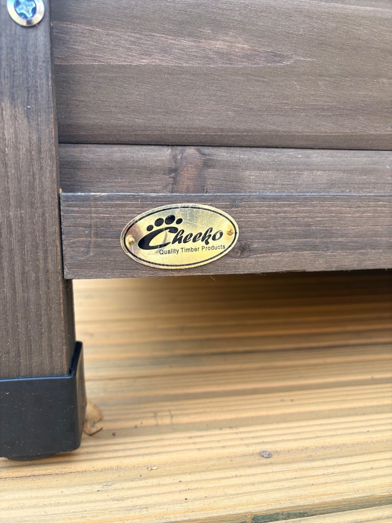 Cheeko - Flat Roof Dog Cabin 