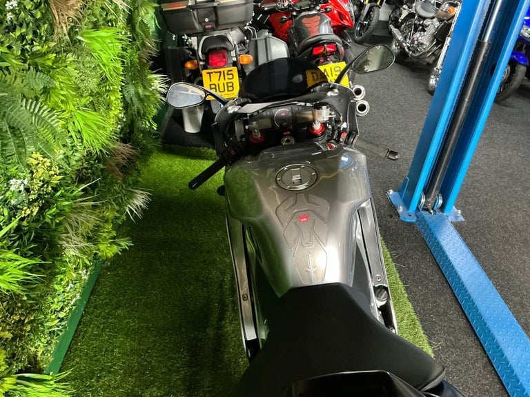 Aprilia RSV 1000 free delivery 