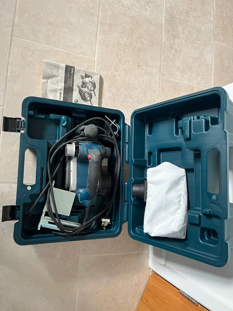 Bosch Professional 710W 240V 2.6mm Corded Electric Planer. 