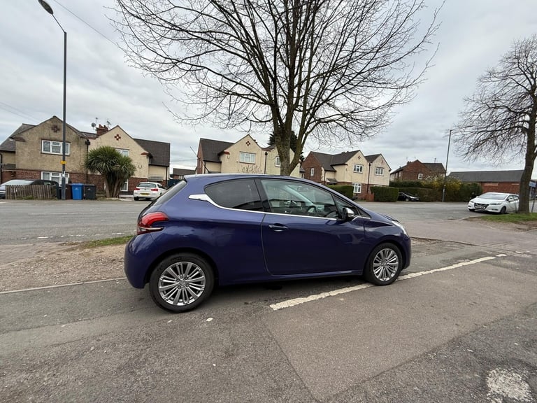 2016 Peugeot 208 1.2 PureTech Allure Euro 6 (s/s) 3dr HATCHBACK Petrol Manual