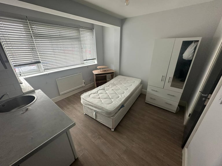 BENEFITS ACCEPTED - Studio Flat Available in Streatham Merton SW16