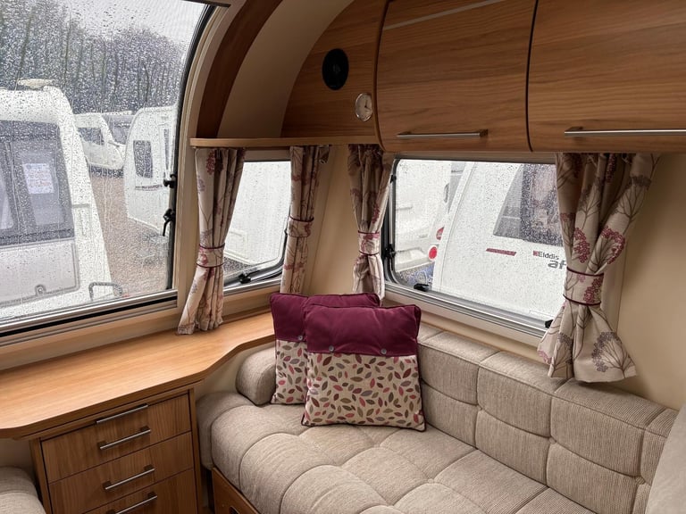 BAILEY PEGASUS VERONA - FIXED BED CARAVAN WITH END WASHROOM AND MOTORMOVER