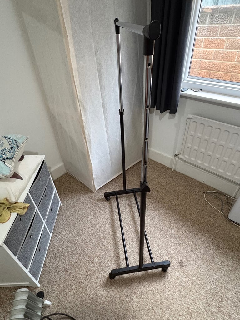 Clothes rail (adjustable) mobile.