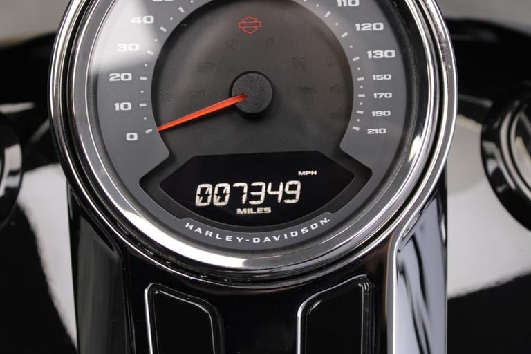 2021 Harley-Davidson FLSB Softail Sport Glide in Vivid Black