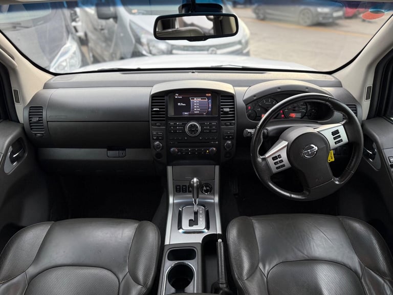 2015 Nissan Navara Double Cab Pick Up Tekna 2.5dCi 190 4WD Auto PICK UP DIESEL Automatic