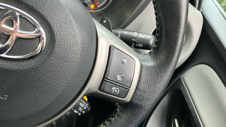 2017 Toyota Yaris 1.33 VVT-i Icon 5dr CVT Petrol Hatchback Hatchback Petrol Automatic