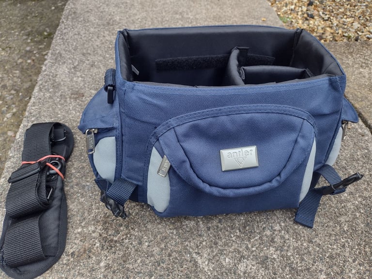Antler Camera bag. Very good condition. Holds 1 x dslr camera + 2 lens + accessories.