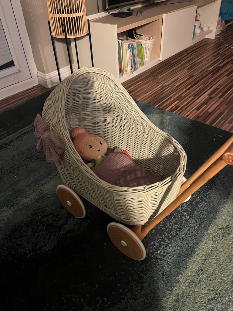 image for Dolls Wicker Pram
