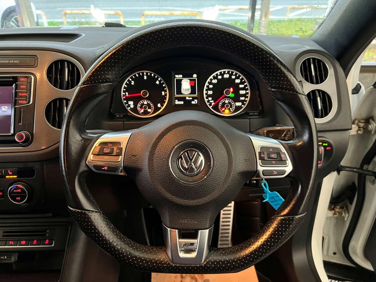 2015 Volkswagen Tiguan 2.0 Tiguan R-Line Edition TDI BlueMotion Technology 4Motion Semi-Auto 4WD ...