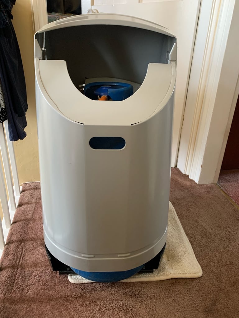 Portable Butane Gas Heater - 3 Heat Delonghi Quattro Plus 4.2kw & 15kg Butane cylinder 